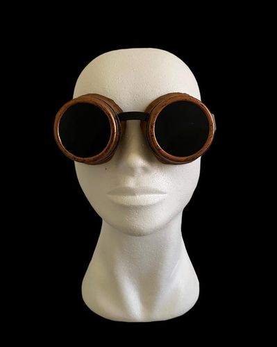 Goggles Victorian woman leather and brass